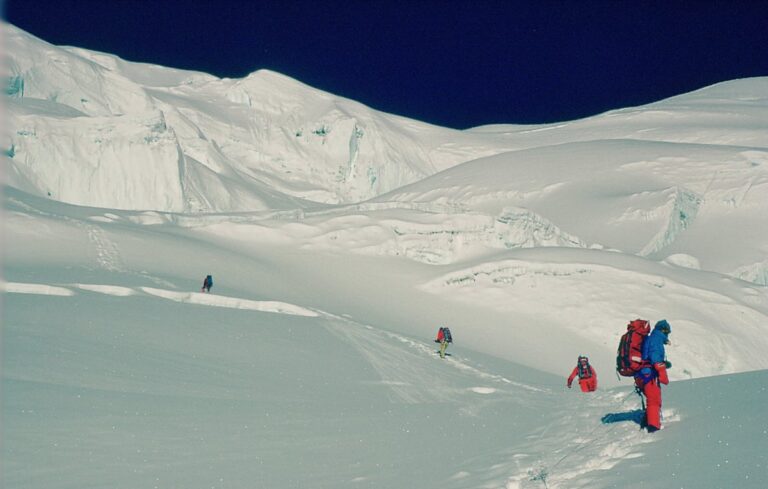 Se celebran 40 años de la primera expedición catalana al Everest, que hoy es una ruta comercial