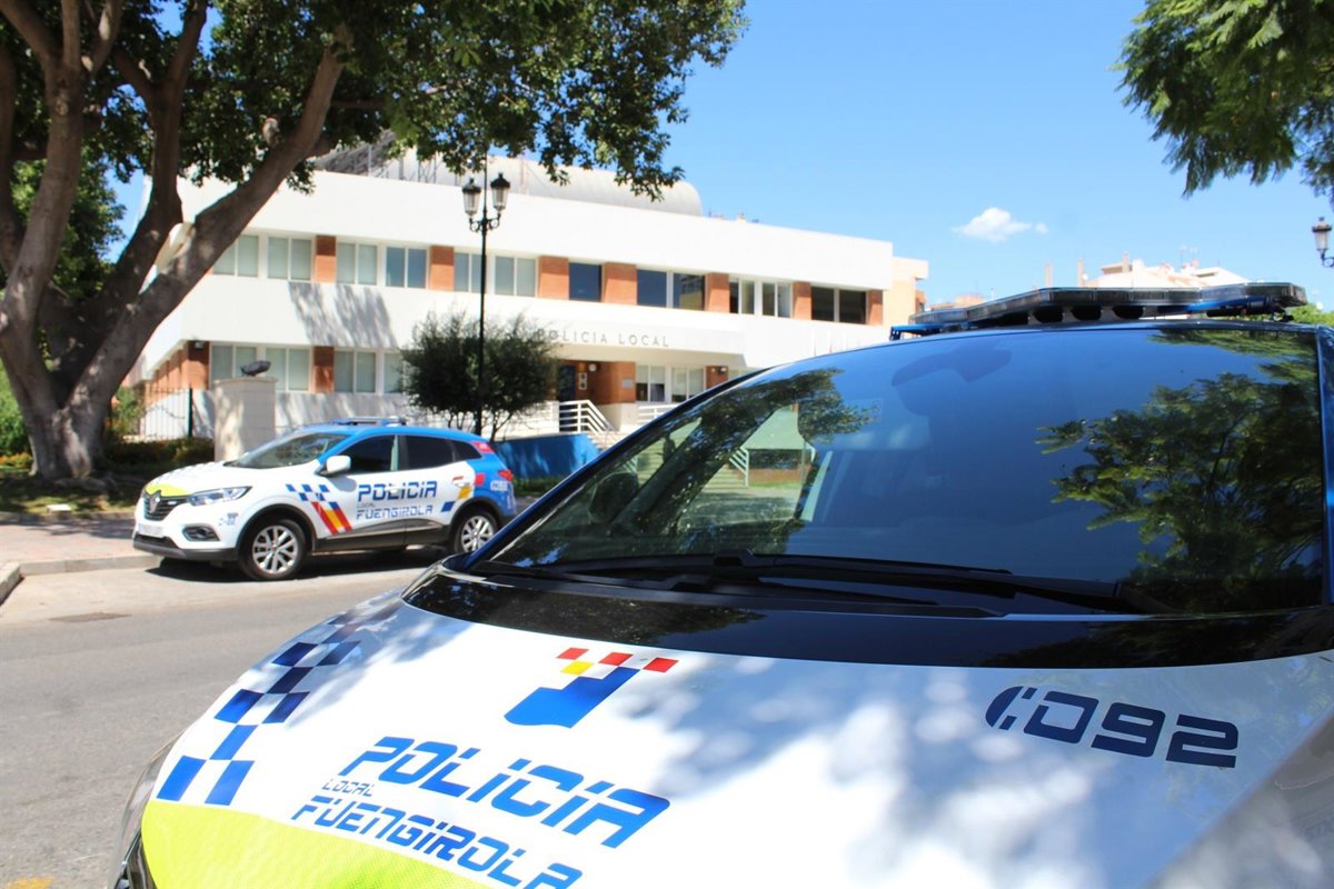Una menor es arrestada tras apuñalar a una joven en Fuengirola, Málaga, según informan fuentes.