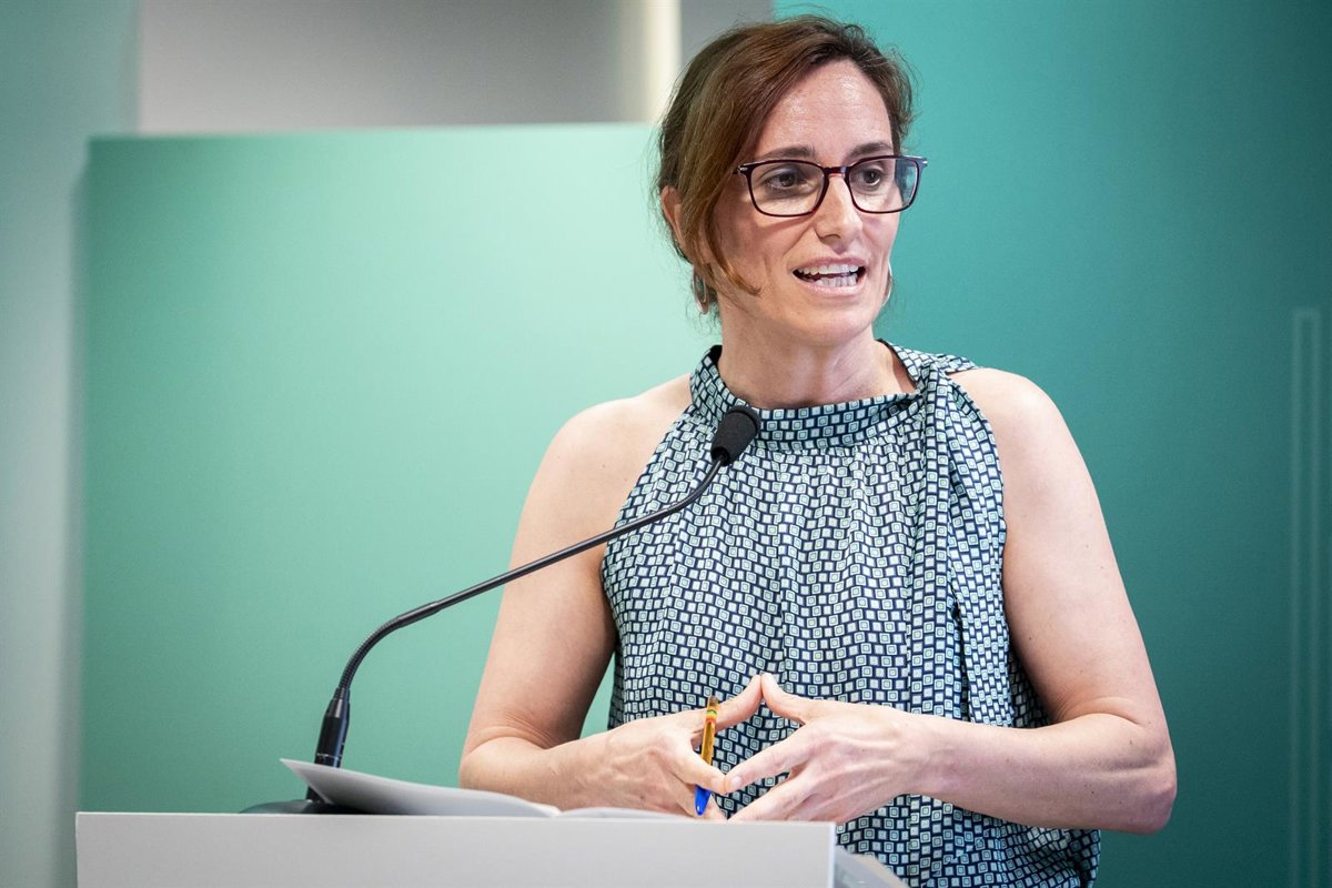 Mónica García critica al Gobierno de Ayuso por su actitud hacia menores migrantes y su