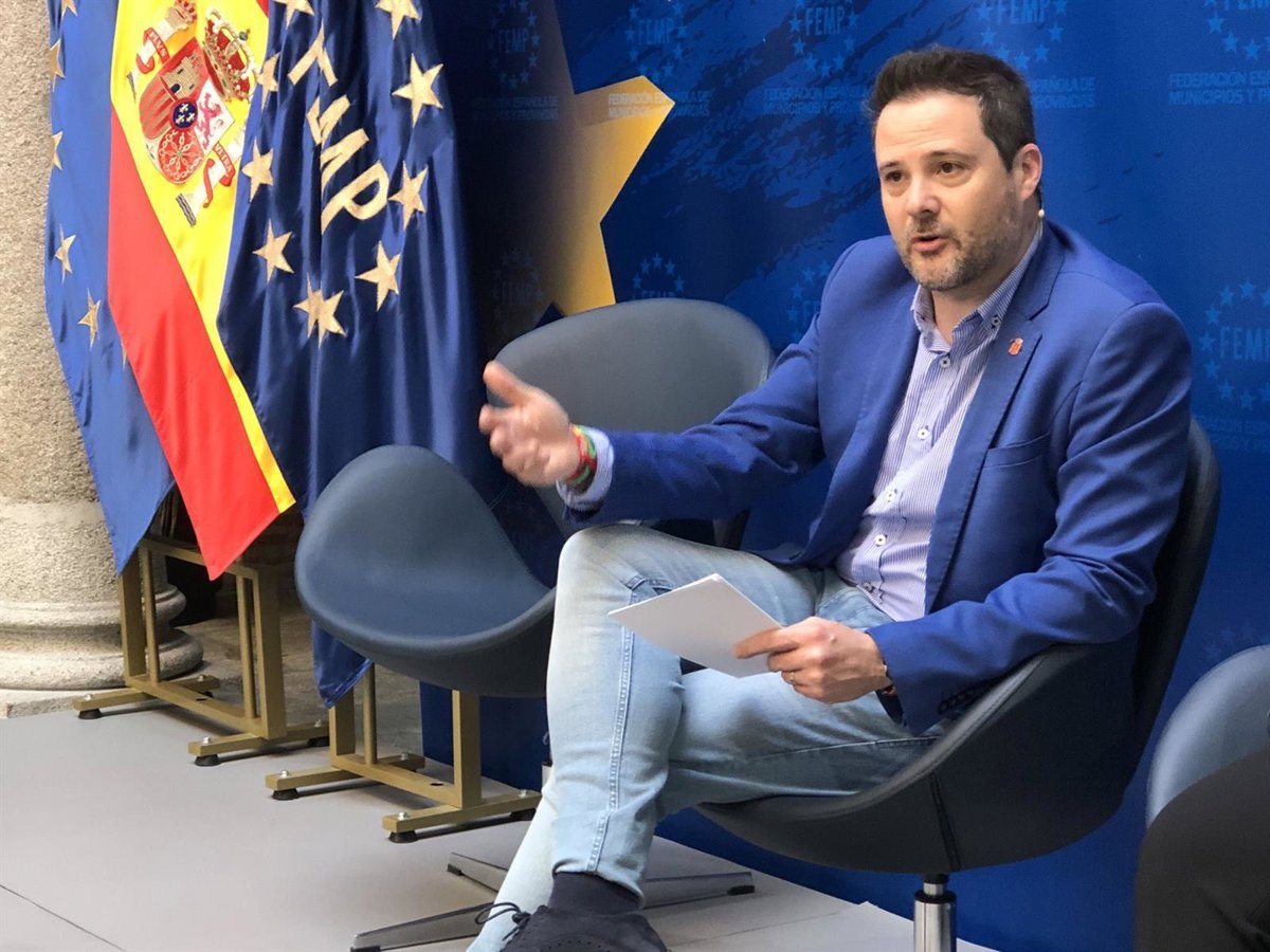 Toquero sugiere a Chivite convocar a las entidades locales sobre el reparto de menores migrantes