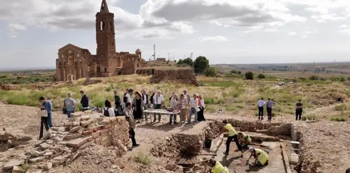 Arqueólogos descubren vestigios de una sinagoga medieval en el viejo pueblo de Belchite, Zaragoza
