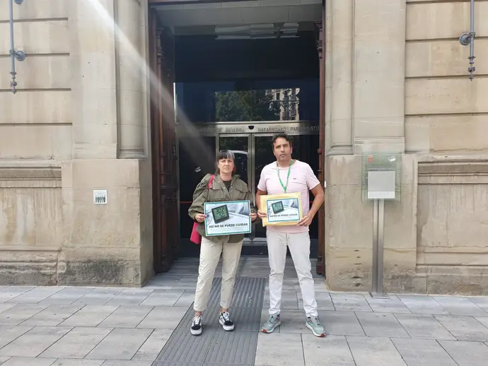 Satse presenta más de 2.000 firmas en el Parlamento para pedir soluciones al calor en centros
