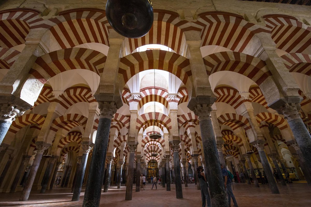 Fuga de agua en la Mezquita-Catedral de Córdoba por la rotura de un manguito, resuelta rápidamente