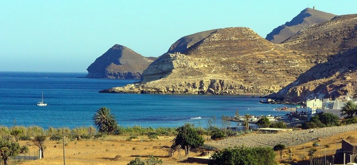 investigan la muerte de un joven en una cala de Las Negras como un posible homicidio tras un golpe
