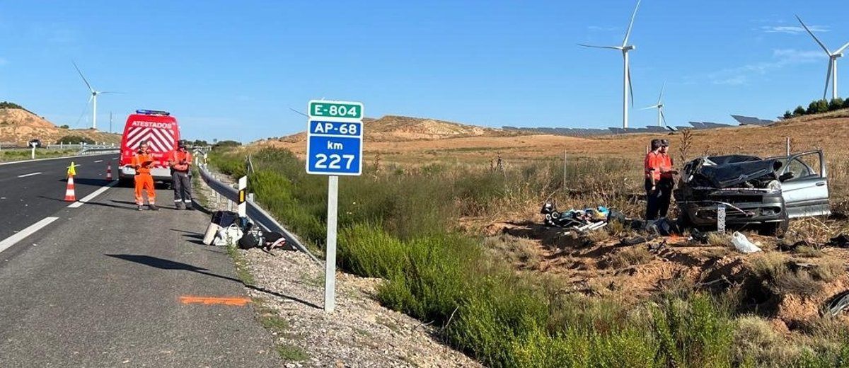 Tres heridos tras un accidente de tráfico en Fontellas debido a una salida de vía.
