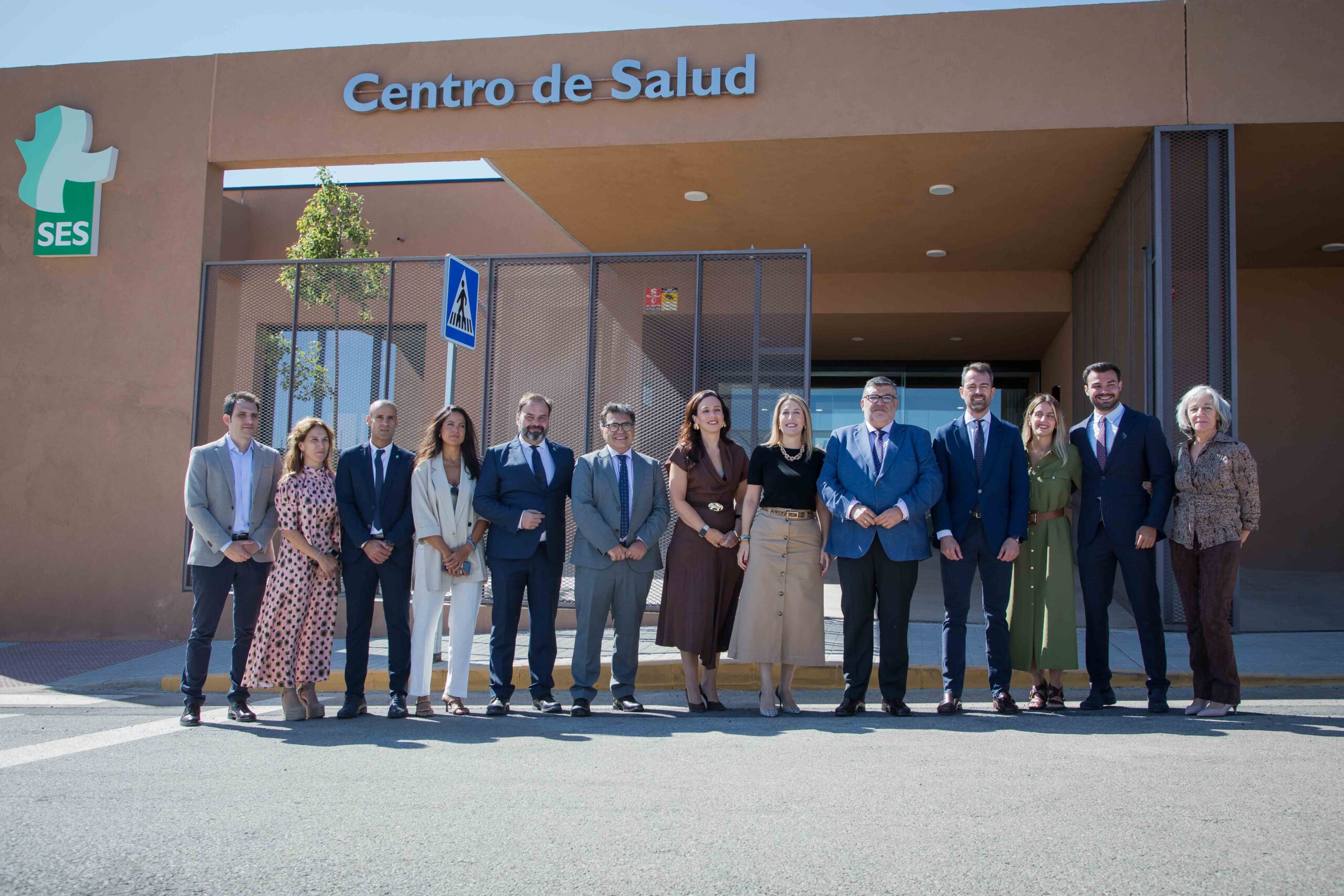 María Guardiola abre el centro de salud en Los Santos de Maimona, símbolo de igualdad de