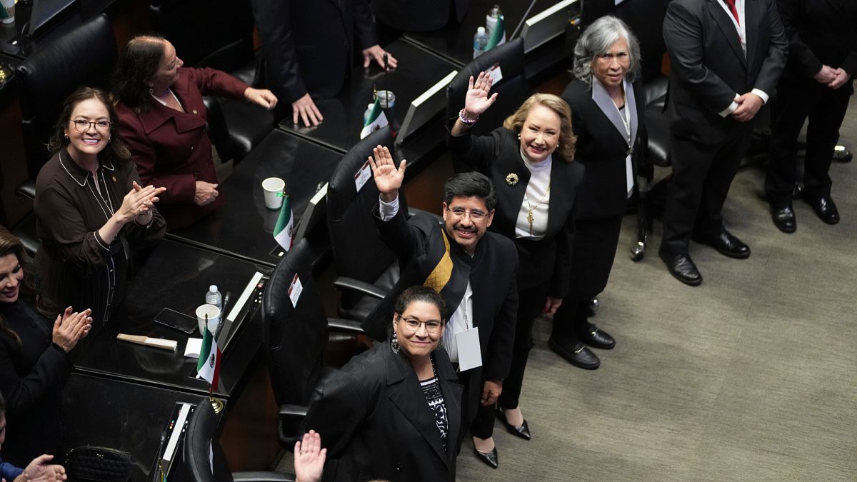 México presenta su nuevo Tribunal Supremo, pero surgen dudas sobre su legitimidad y funciones.
