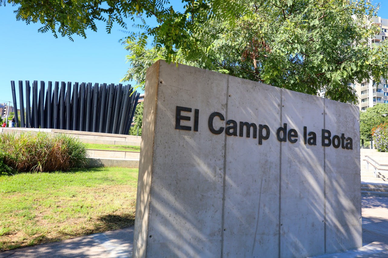 Memorial al Camp de la Bota, homenaje a las víctimas de la represión y la memoria histórica.