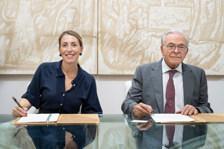 María Guardiola amplía el acuerdo con la Fundación 'la Caixa', aumentando un 18% su presupuesto