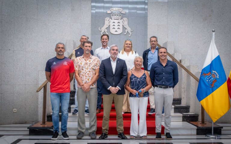Clavijo resalta la importancia de la natación en Canarias en el campeonato mundial de han.