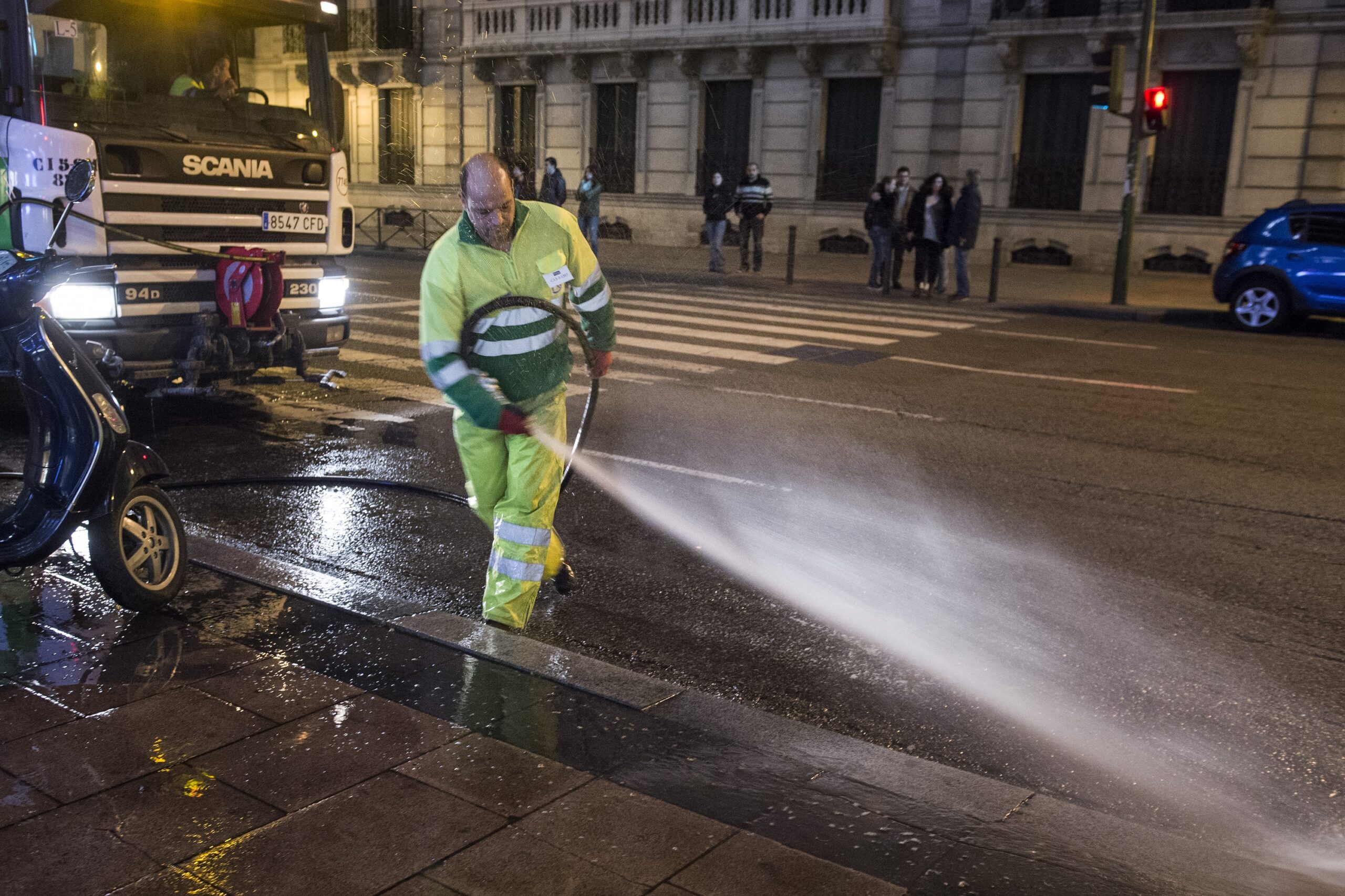 El Ayuntamiento pone en marcha un dispositivo de limpieza con 160 empleados y 90 máquinas para las