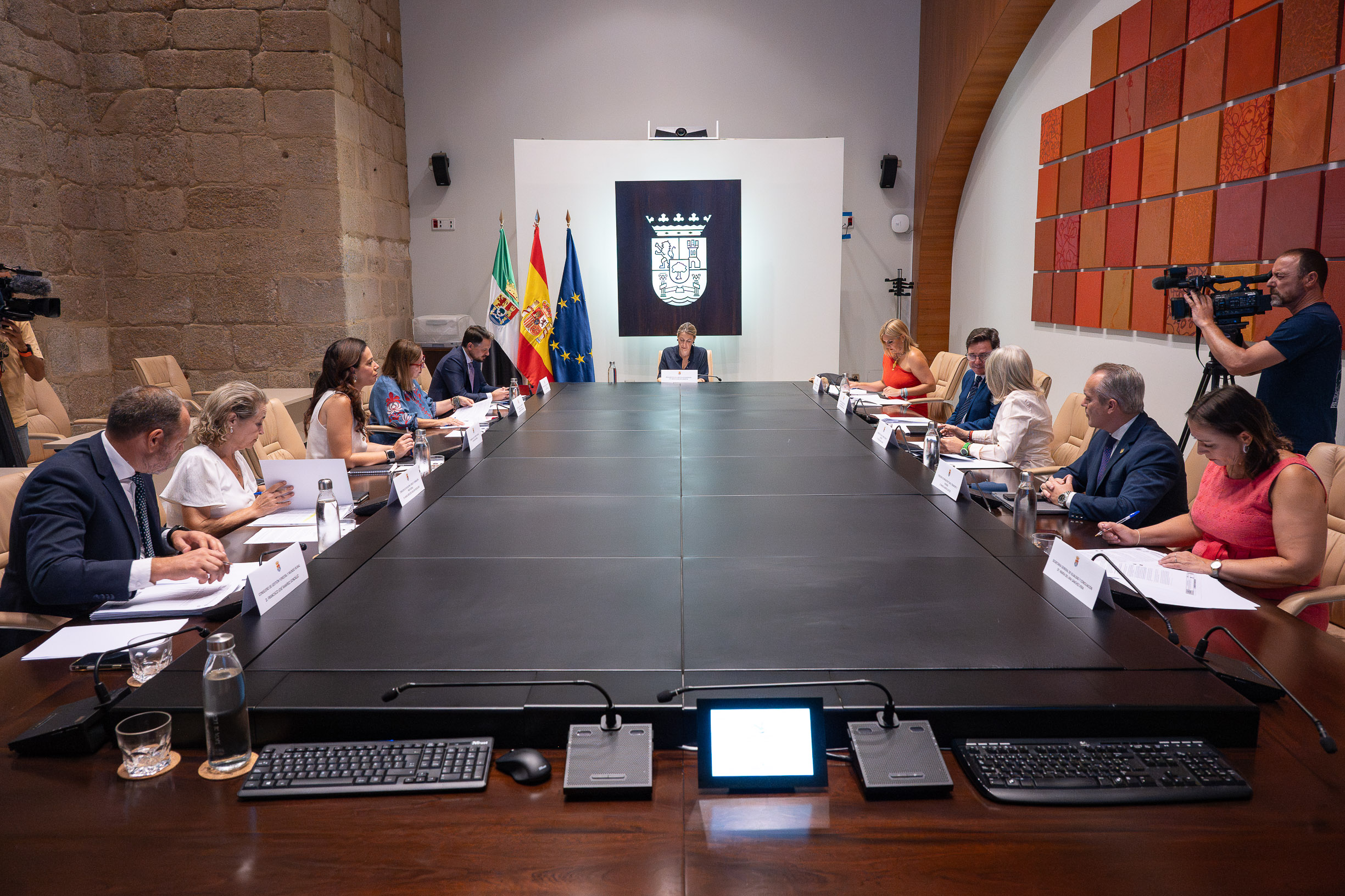 La Junta de Extremadura aprueba una ayuda de 0,26 euros por km para familias sin transporte escolar