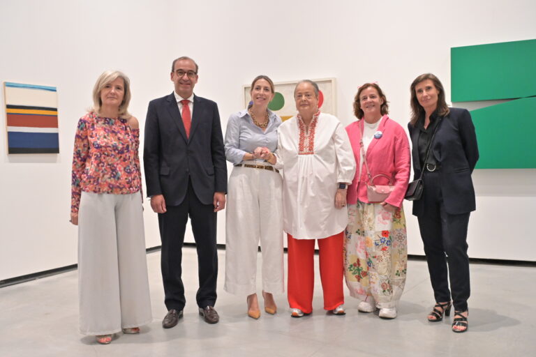 María Guardiola rinde homenaje a Helga de Alvear: "Su legado va más allá de colores y fronteras