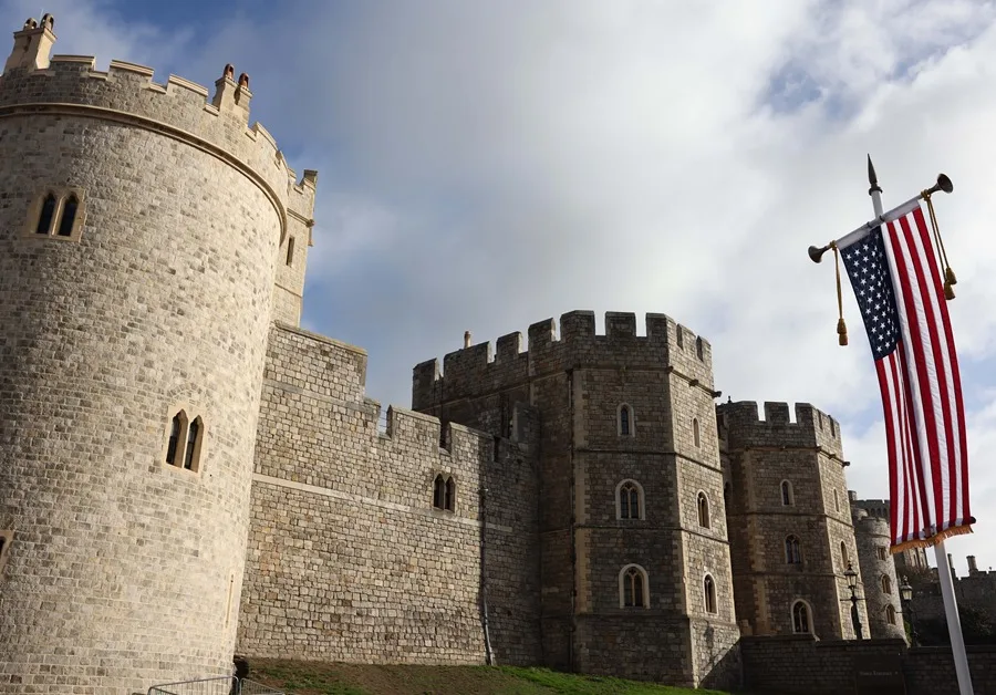 Cuatro arrestados tras la proyección de imágenes de Trump y Epstein en el castillo de Windsor