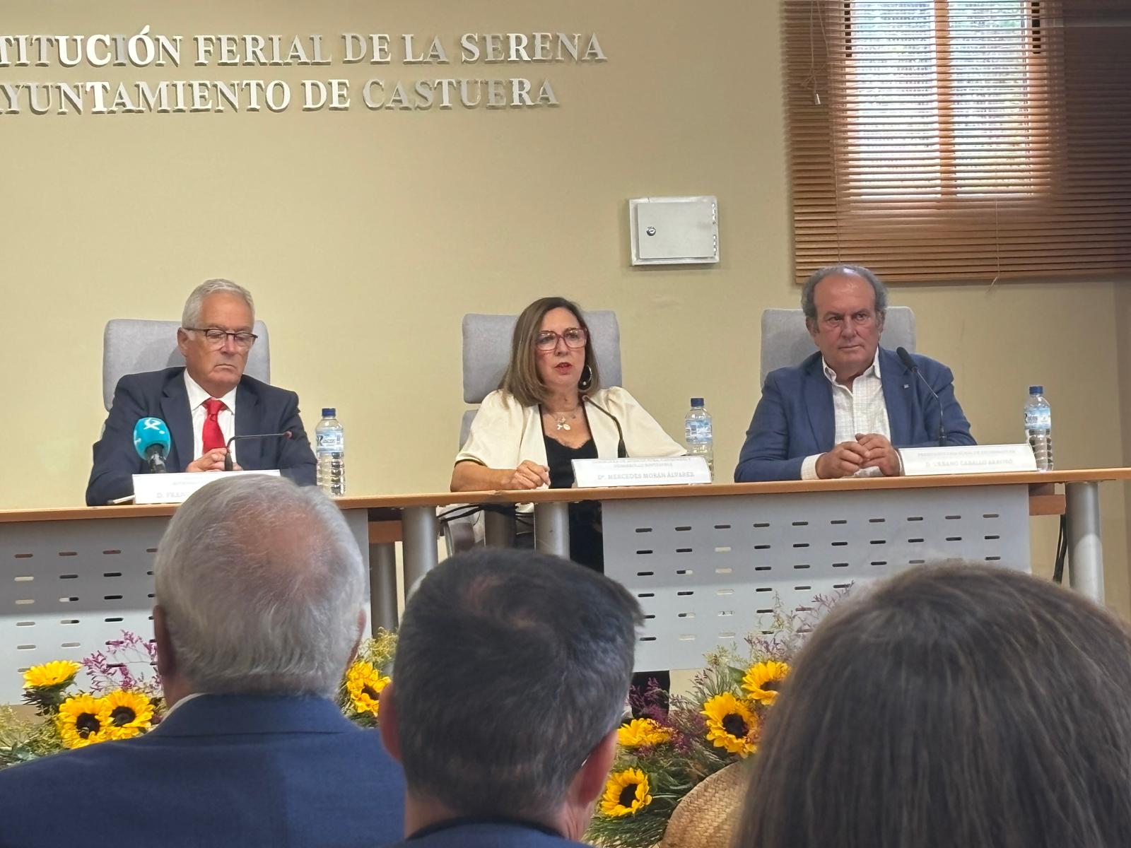 La consejera Mercedes Morán abre el Salón Ovino de Castuera en su 40ª edición, homenaje de la