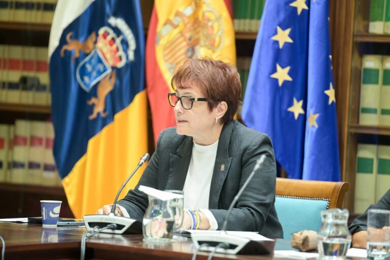 Candelaria Delgado presenta un enfoque canario para promover el buen trato a...