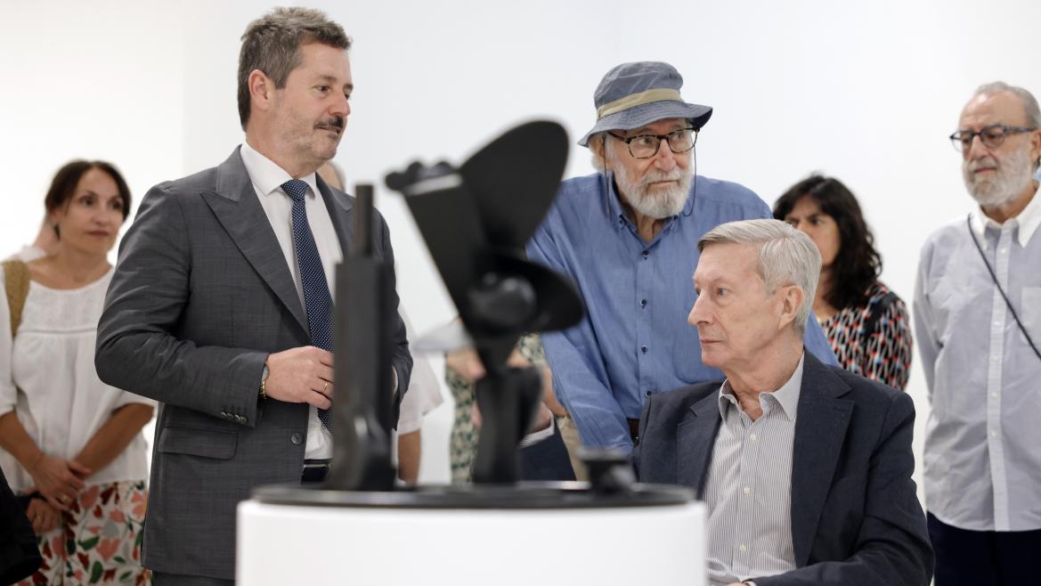La Comunidad de Madrid presenta una exposición sobre la obra del artista Alfredo Alcain