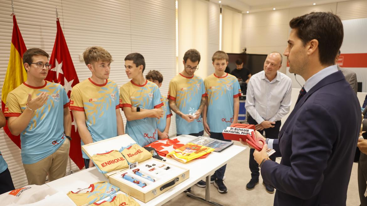 La Comunidad de Madrid respalda a los estudiantes del instituto de Fuenlabrada en la F1® in Schools