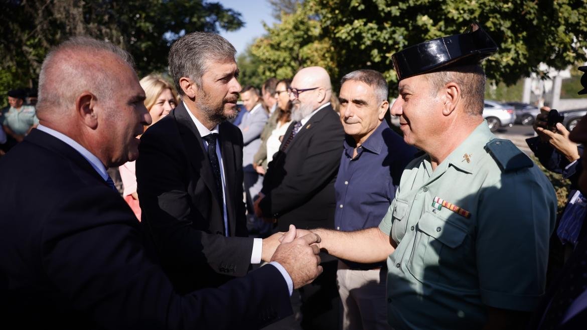 La Comunidad de Madrid rinde homenaje a las víctimas del atentado en la Plaza de la República