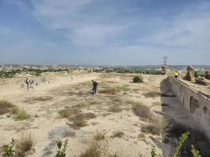 Protocolo de limpieza del patrimonio arqueológico en las fortalezas del Rey Lobo, más de 10.000 m2