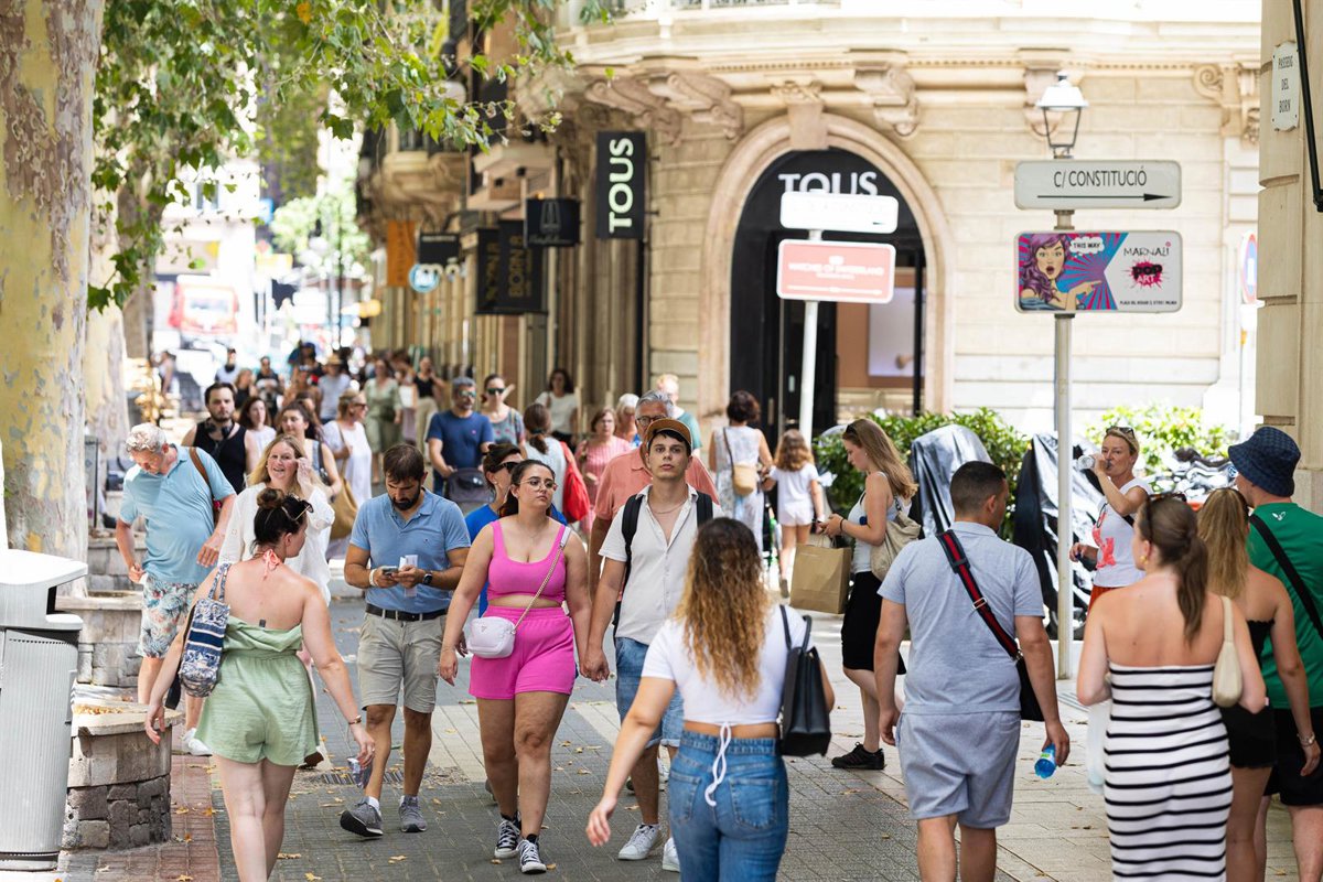 Aumento del 1% en la llegada de turistas internacionales a Baleares en julio, con un gasto de
