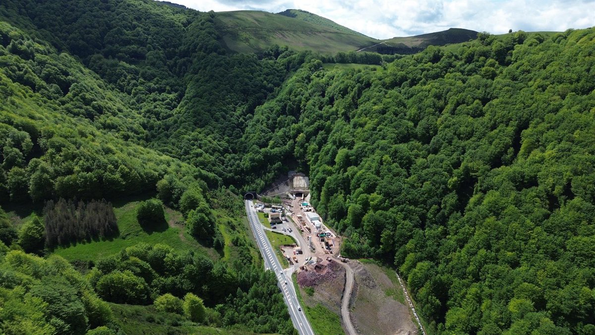 Tráfico cortado este martes en la N 121-A por las obras del túnel de Belate