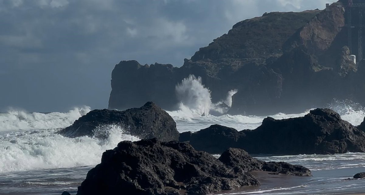 Se extiende hasta el martes la alerta en la costa vasca por olas de hasta 3 metros