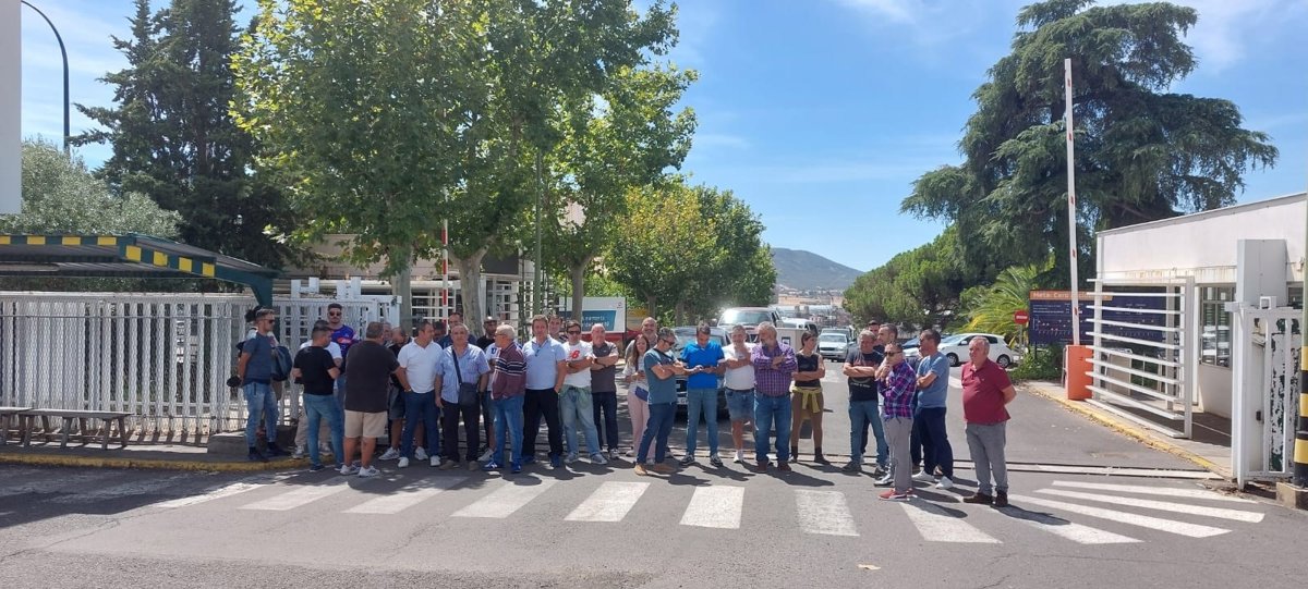 Trabajadores de Eserman cierran acceso a Repsol Química en Puertollano por reconversión logística