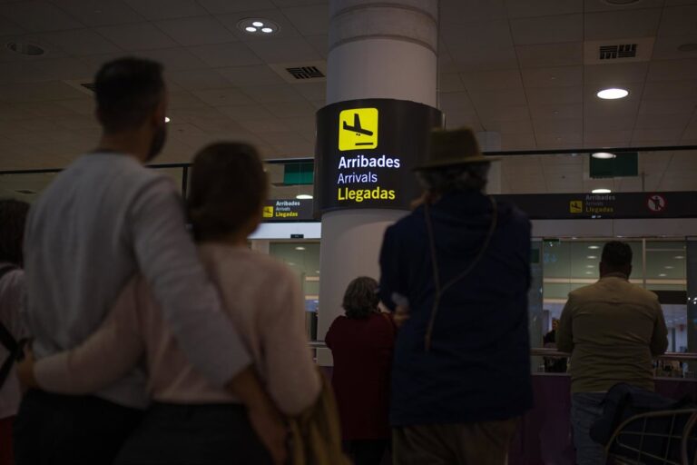 Capellán destaca una inversión de 1,1 millones para vuelos semanales a Barcelona desde el