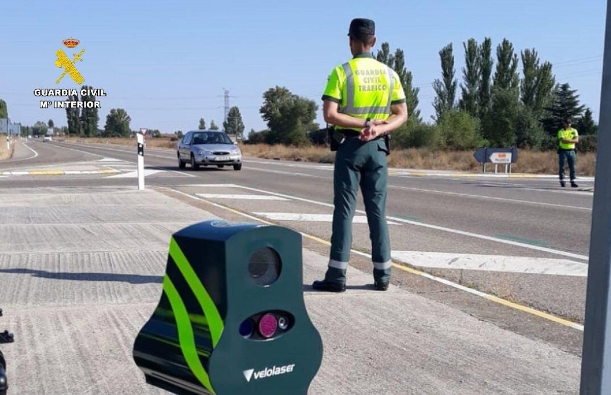 Detenido un conductor por circular a 187 km/h en un tramo de 90 en Fuentes de Valdepero, Palencia