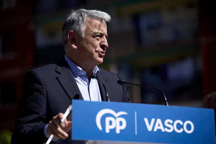 De Andrés critica la "exclusión" del PP en las negociaciones sobre autogobierno, señalando que