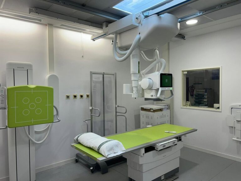 El hospital Tierra de Barros de Almendralejo estrena una sala de radiología digital moderna
