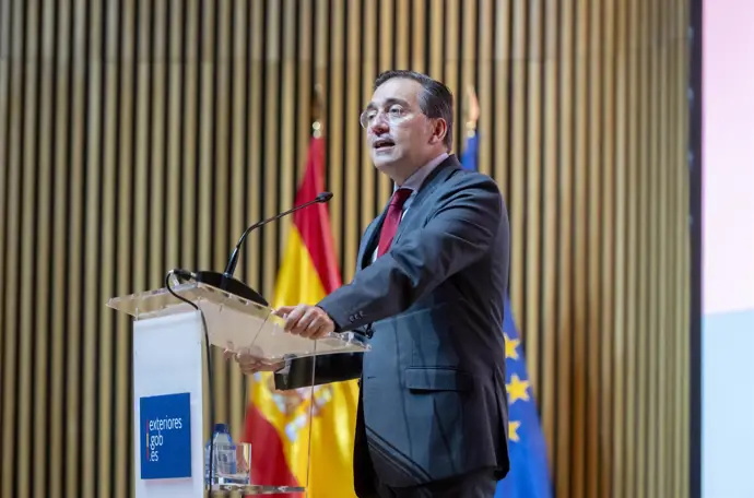 Albares respalda la expulsión del equipo israelí de La Vuelta para enviar un mensaje claro a