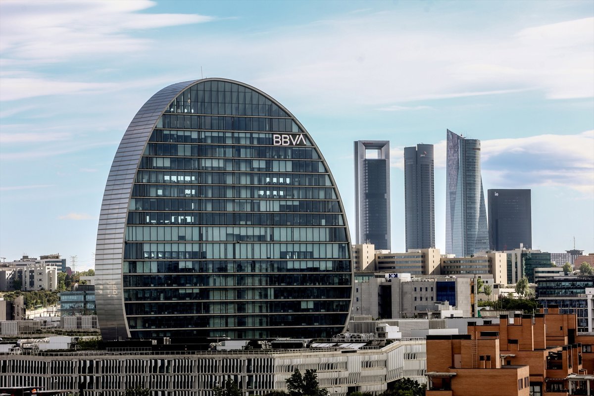 La CNMV da luz verde a la oferta de BBVA por Sabadell