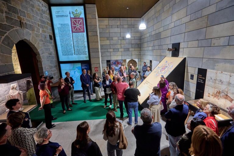 El Archivo de Navarra presenta la exposición dedicada a Carlos III el Noble en su aniversario