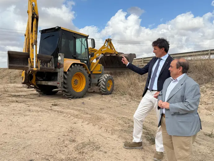Fomento refuerza la limpieza de carreteras para aumentar la seguridad ante posibles lluvias