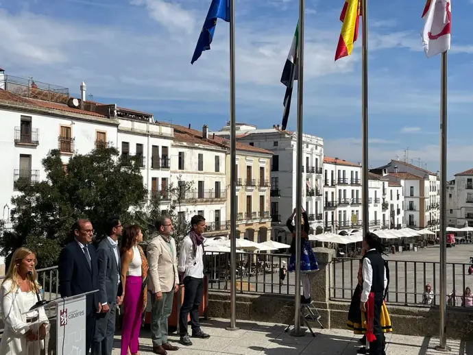 Cáceres exige mejoras en comunicaciones para impulsar el desarrollo sin perder nuestra esencia