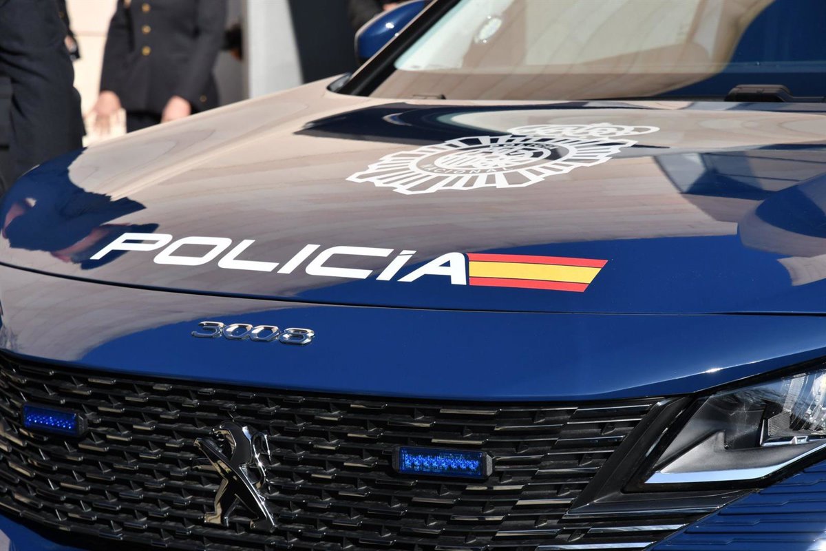 Destroza varias habitaciones de un hostal y lanza un televisor por la ventana en Valladolid