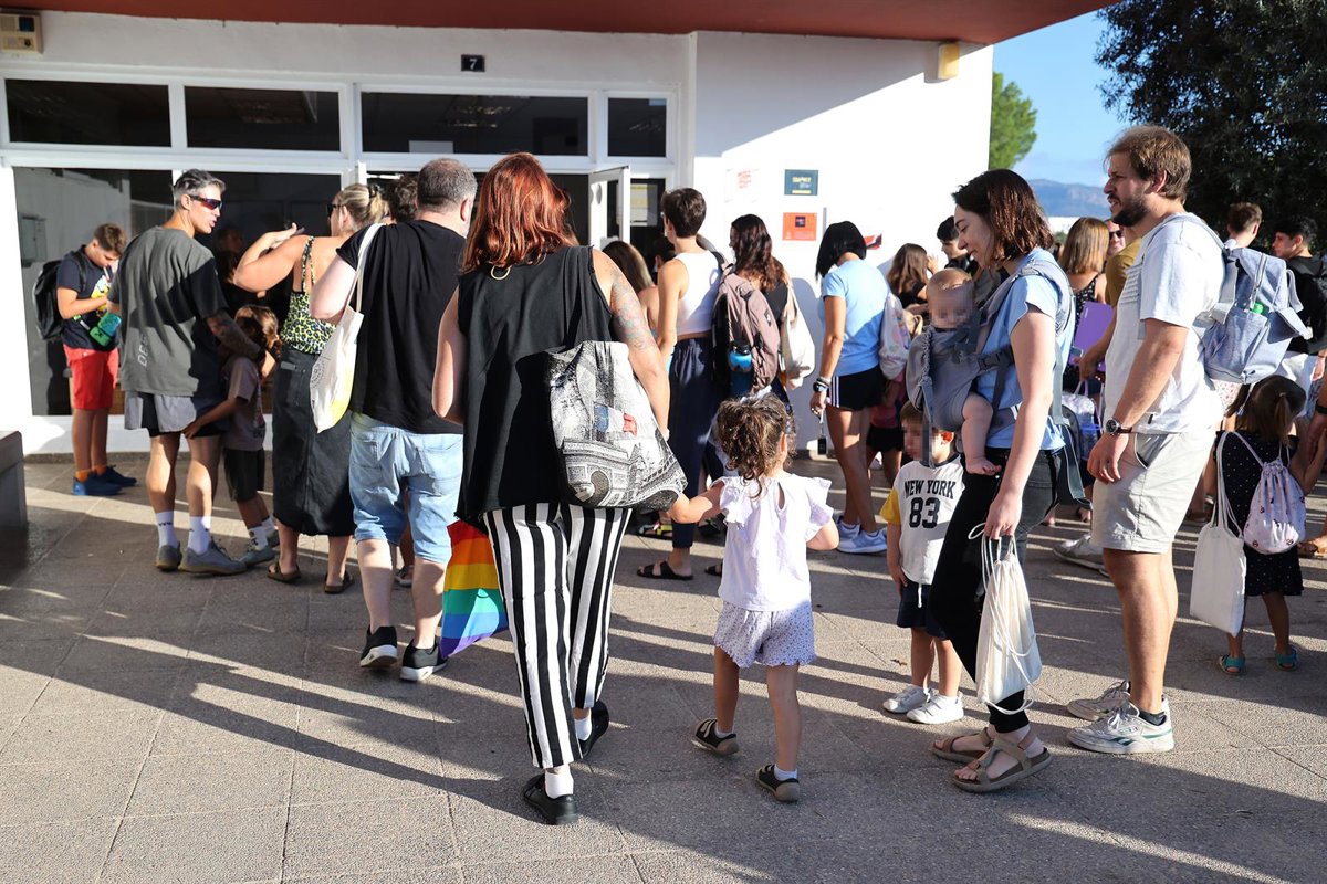 El ciclo escolar 2025-2026 iniciará este miércoles con 161,200 estudiantes y 18,780 profesores,