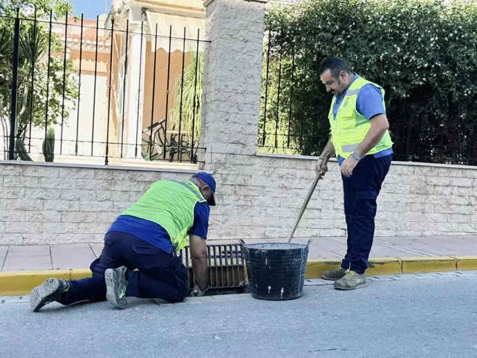 El Ayuntamiento de Archena refuerza la limpieza de imbornales por el aviso de lluvias