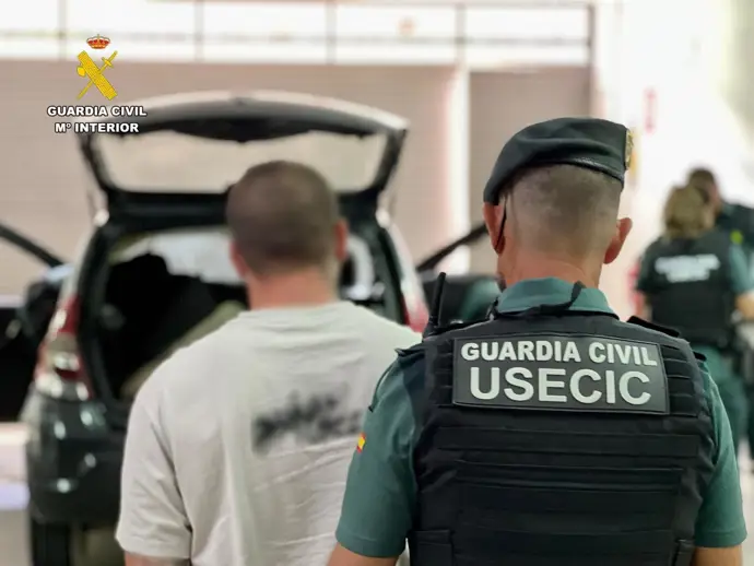 Detenido un hombre de 33 años que llevaba 14 kilos de hachís en su coche cerca de Cáceres