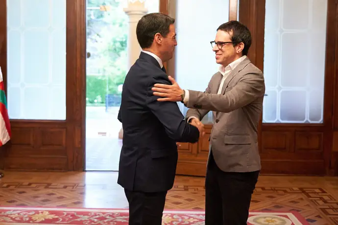 Otxandiano pide a Pradales "acuerdos de país" y negociación del estatus político sin condiciones