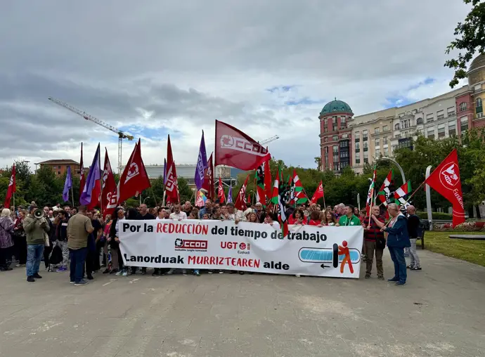 CCOO y UGT protestan ante Confebask por la jornada laboral y critican la postura de Junts, PP y Vox