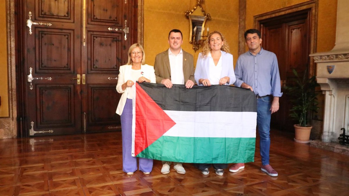 MÉS presenta el conflicto palestino en el Consell de Mallorca con bandera y denuncia de
