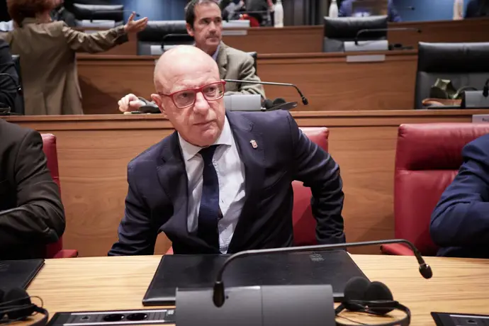 Educación no responderá a la decisión del Defensor sobre el idioma en ciencias del modelo D-PAI