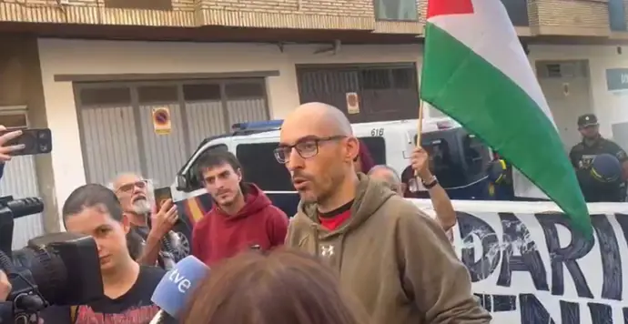 Detenido en la crono de Valladolid apela a la desobediencia civil por el genocidio en Gaza