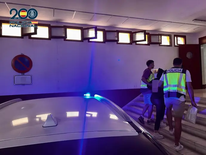 Detenidas dos mujeres por sustraer más de 9.600 euros en un comercio de Las Américas, Arona
