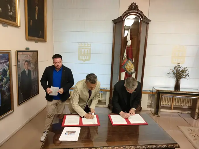 El Ayuntamiento firma un acuerdo con la Diócesis para restaurar la iglesia de San Bartolomé