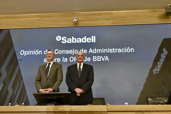 Oliu (Sabadell) confía en que los accionistas rechacen la OPA de BBVA, calificada de muy