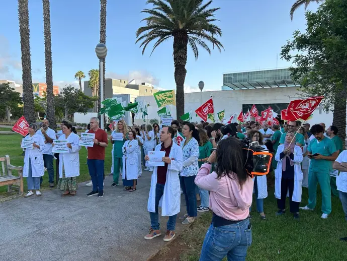 Médicos canarios protestan en hospitales y piden claridad en la estabilización del SCS